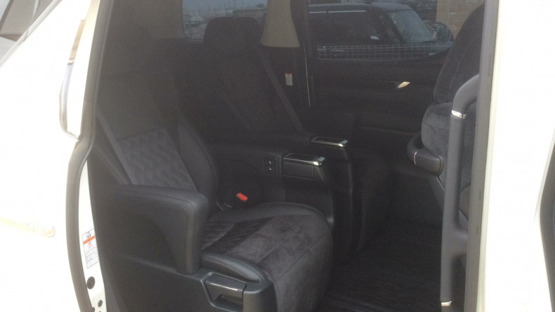 内装後方シート