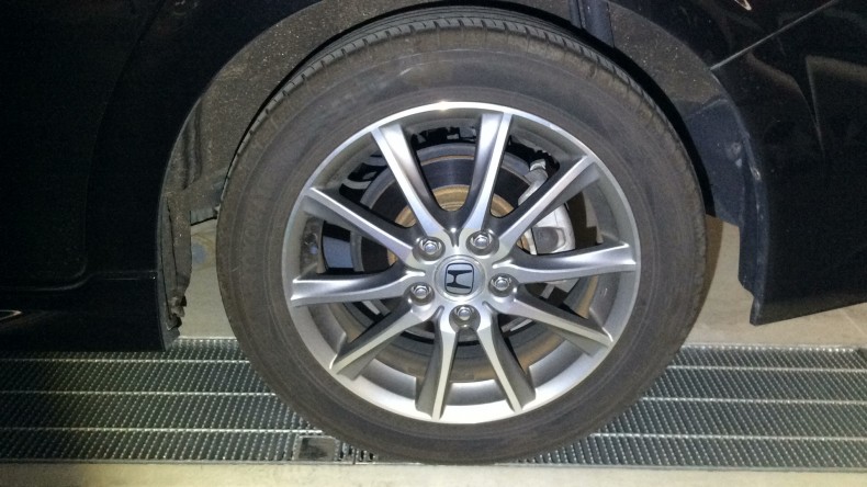 タイヤホイール前