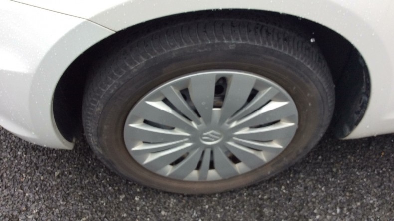 タイヤホイール前