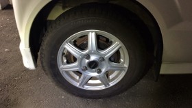 タイヤホイール前