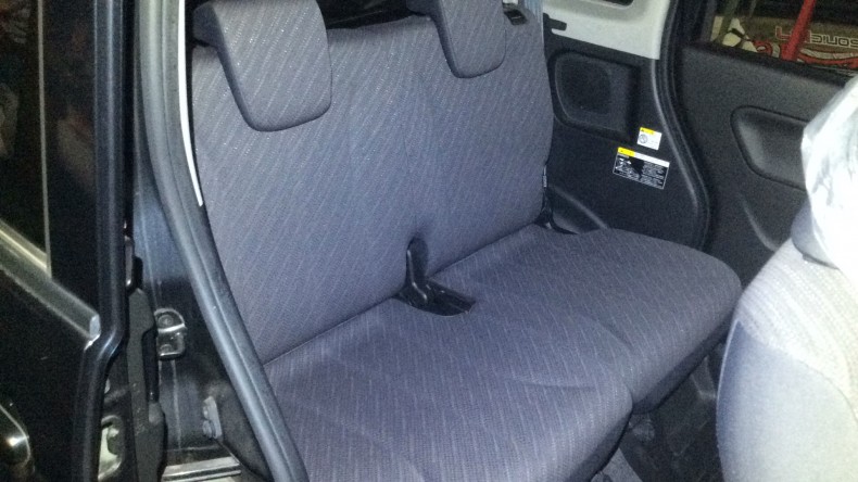 内装後方シート