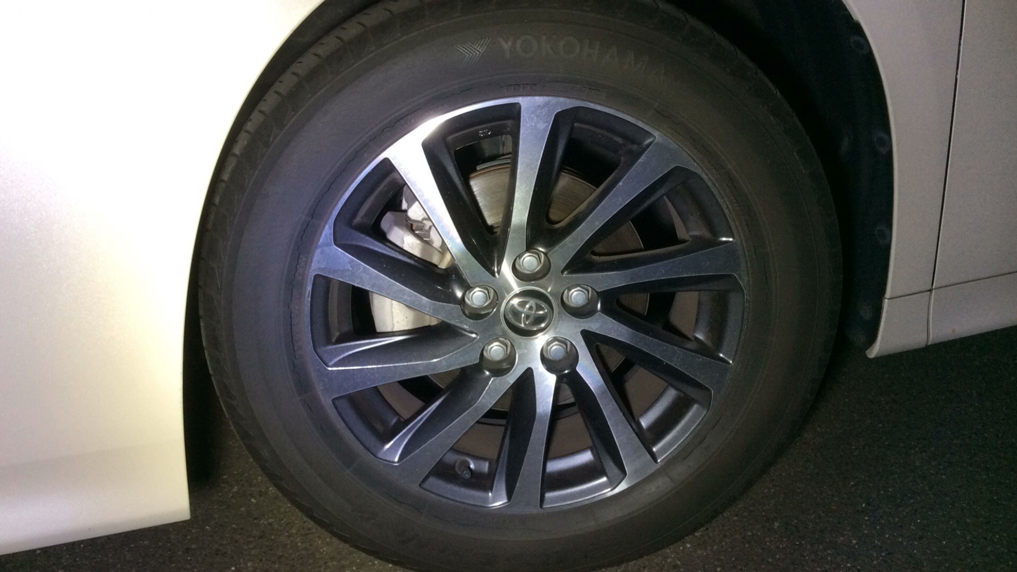 タイヤホイール前