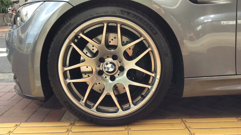 タイヤホイール前