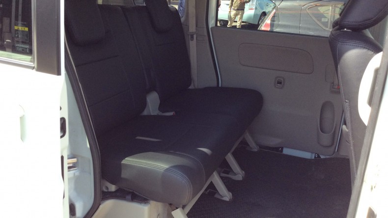 内装後方シート