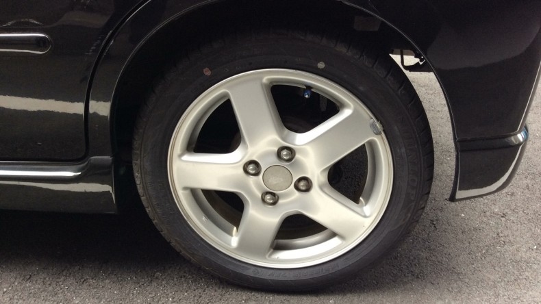 タイヤホイール前