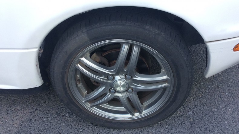 タイヤホイール前