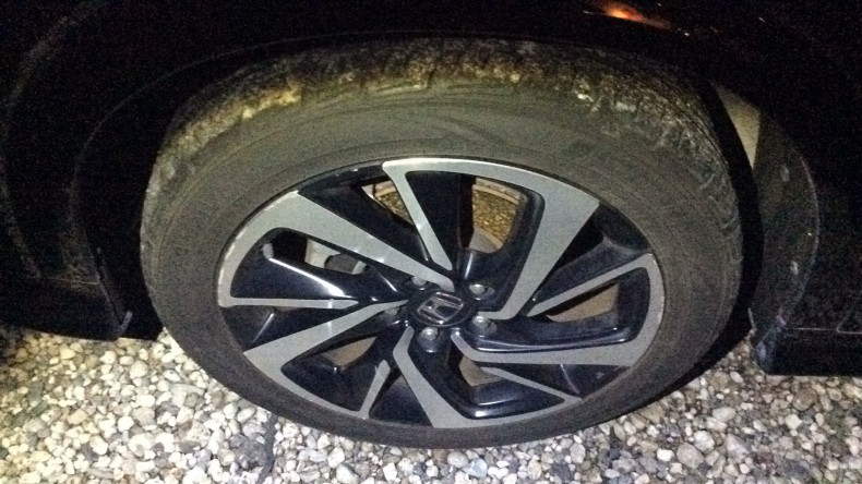 タイヤホイール前