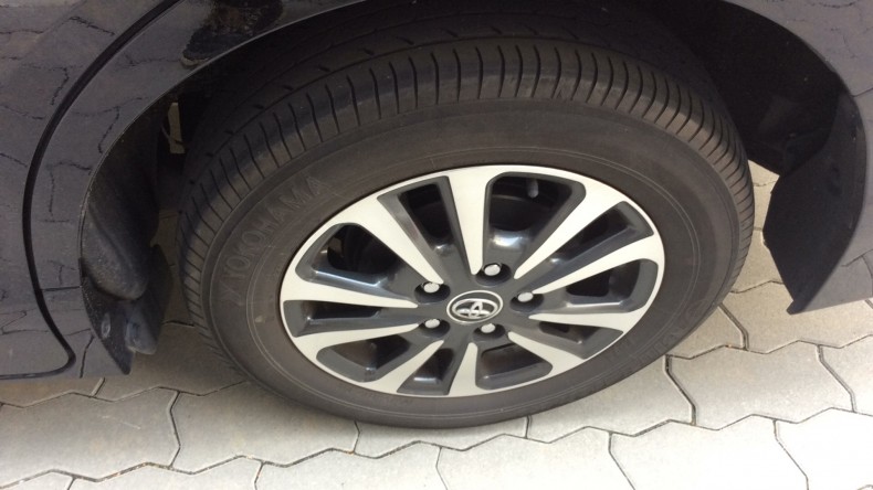 タイヤホイール前