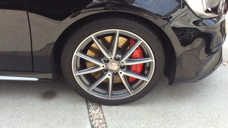 タイヤホイール前