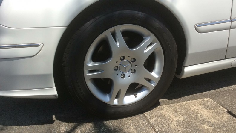 タイヤホイール前