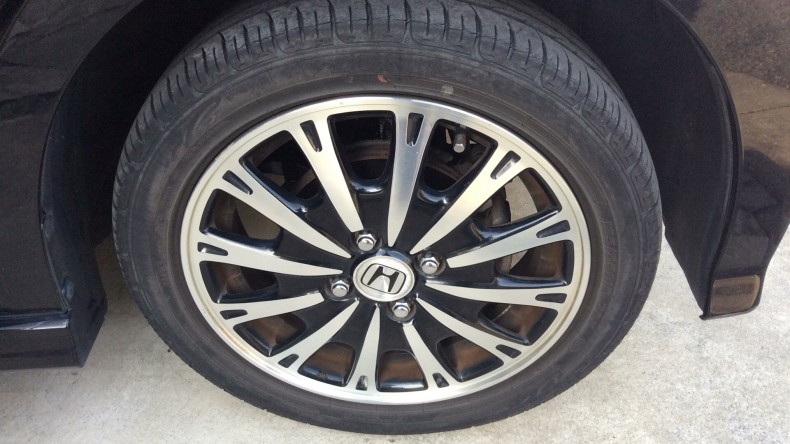 タイヤホイール前