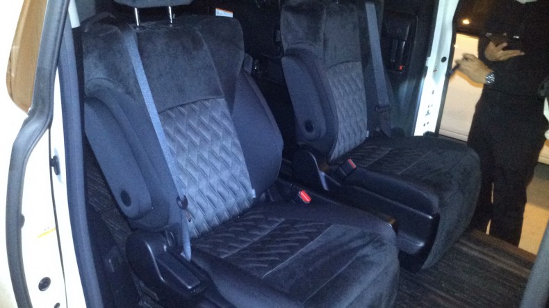 内装後方シート