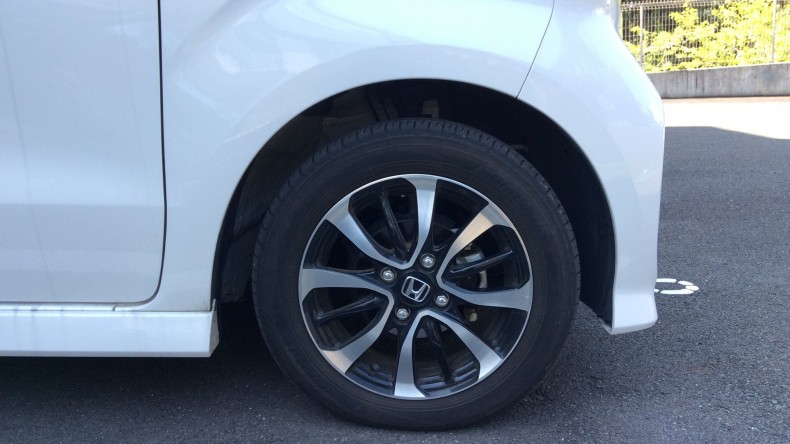 タイヤホイール前