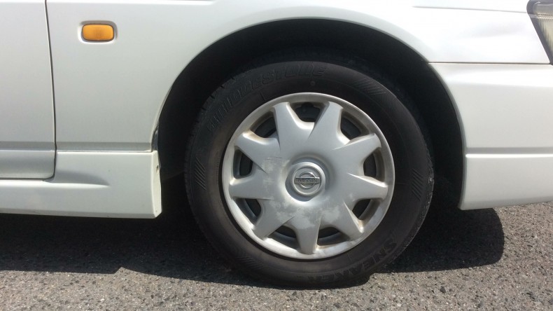 タイヤホイール前