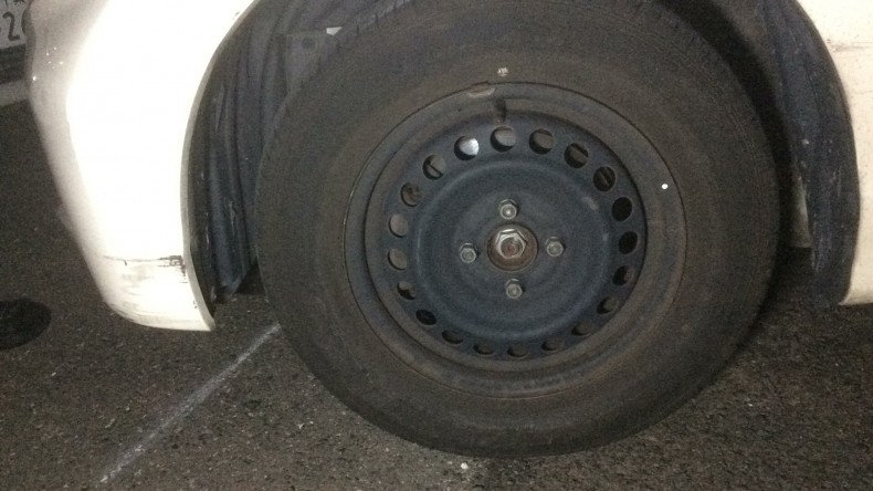 タイヤホイール前