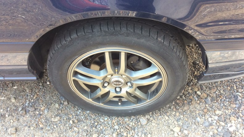 タイヤホイール前