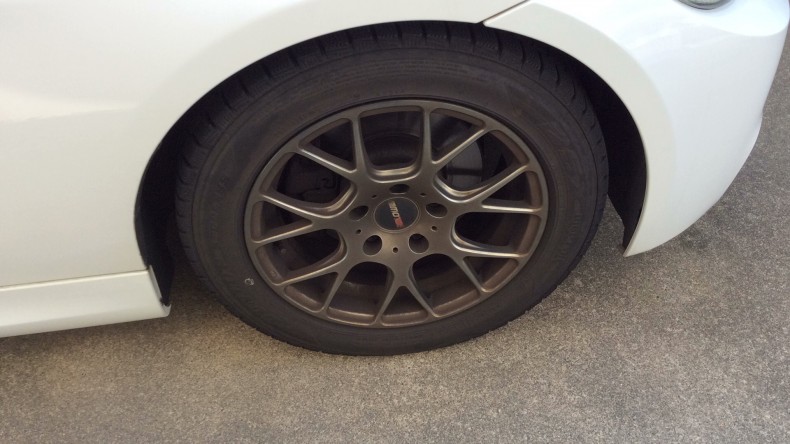 タイヤホイール前