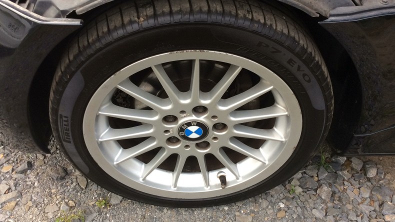 タイヤホイール前