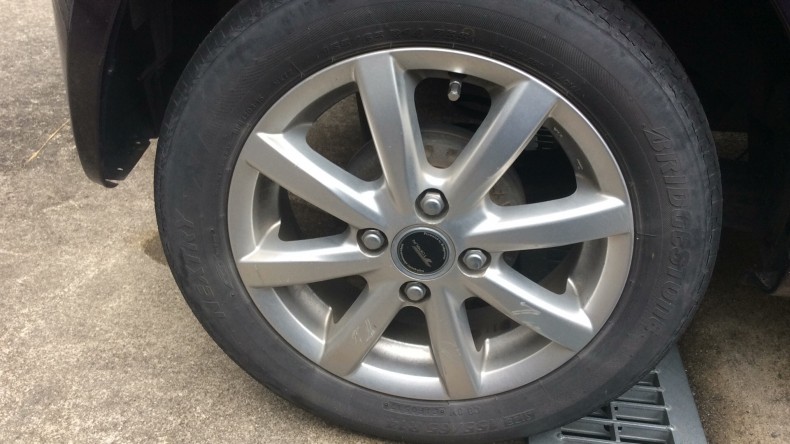 タイヤホイール前