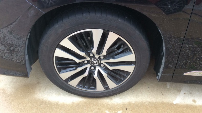 タイヤホイール前