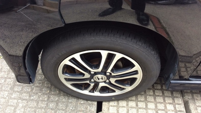 タイヤホイール前