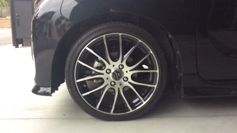 タイヤホイール前