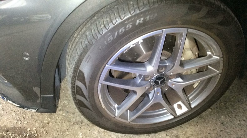 タイヤホイール前