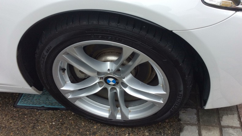 タイヤホイール前