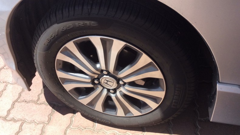 タイヤホイール前