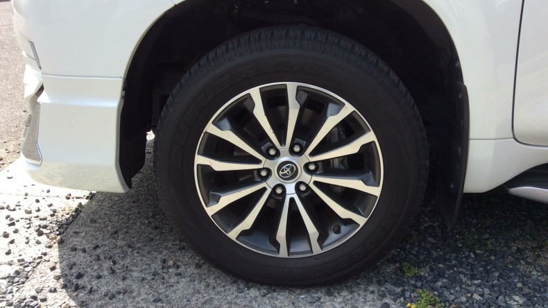 タイヤホイール前