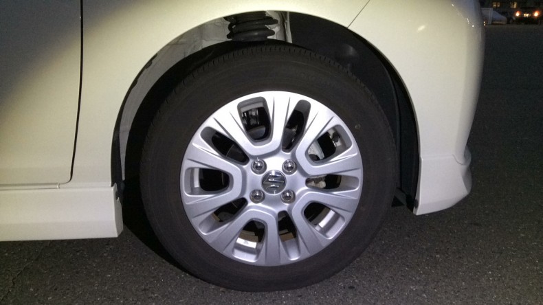 タイヤホイール前