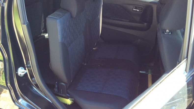 内装後方シート