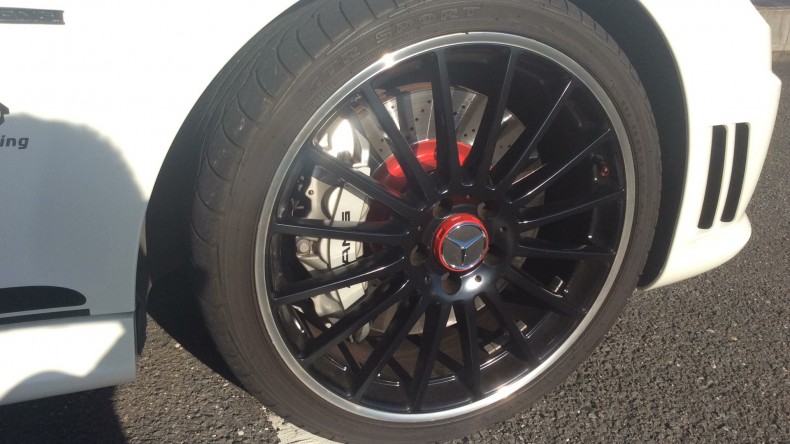 タイヤホイール前