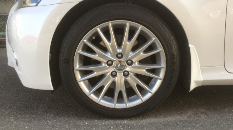 タイヤホイール前