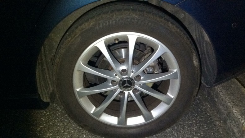 タイヤホイール前