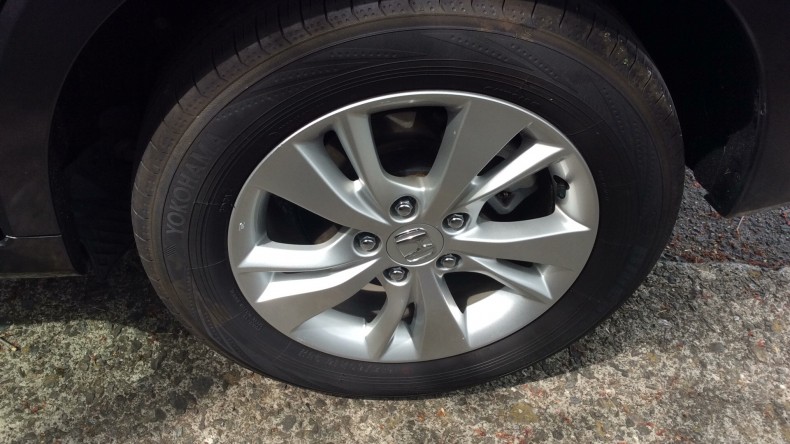 タイヤホイール前