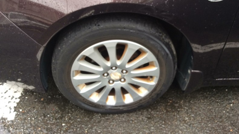 タイヤホイール前