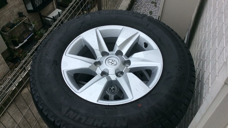 タイヤホイール前