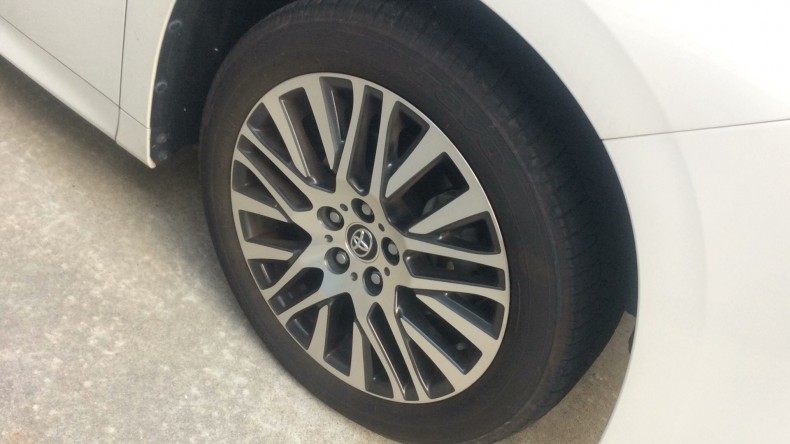 タイヤホイール前