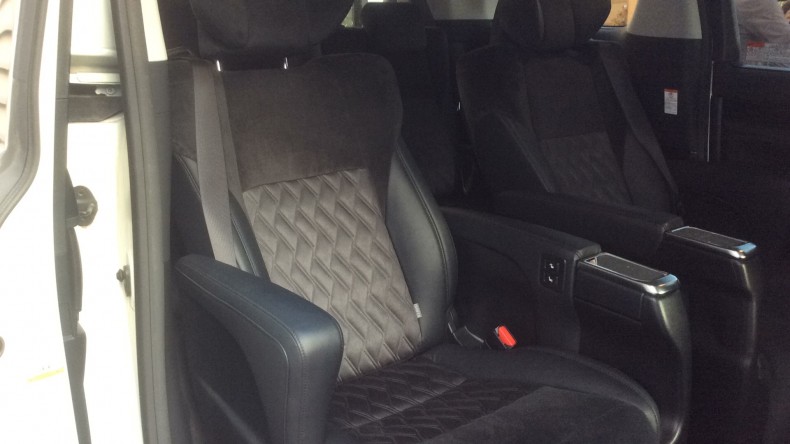 内装後方シート