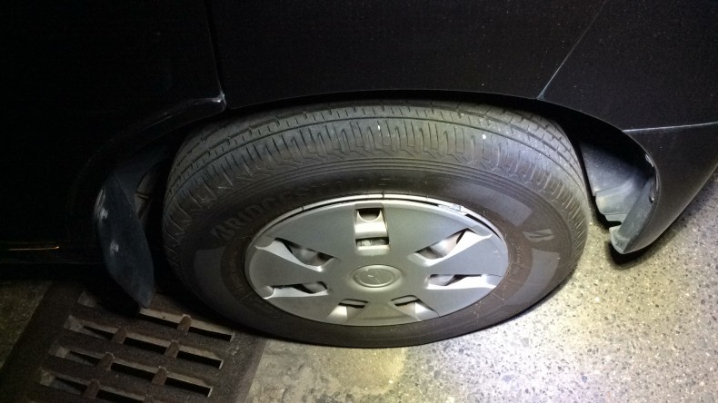 タイヤホイール前