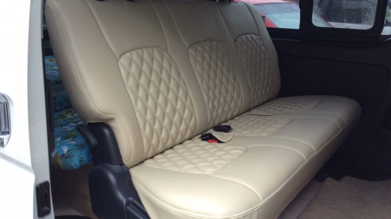 内装後方シート