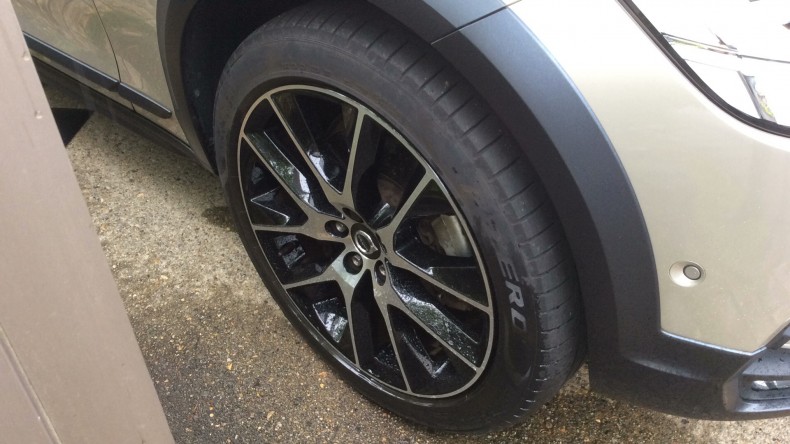 タイヤホイール前