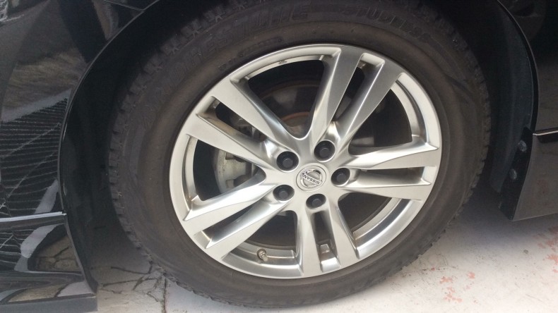 タイヤホイール前