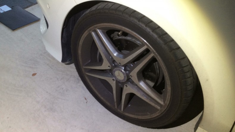 タイヤホイール前