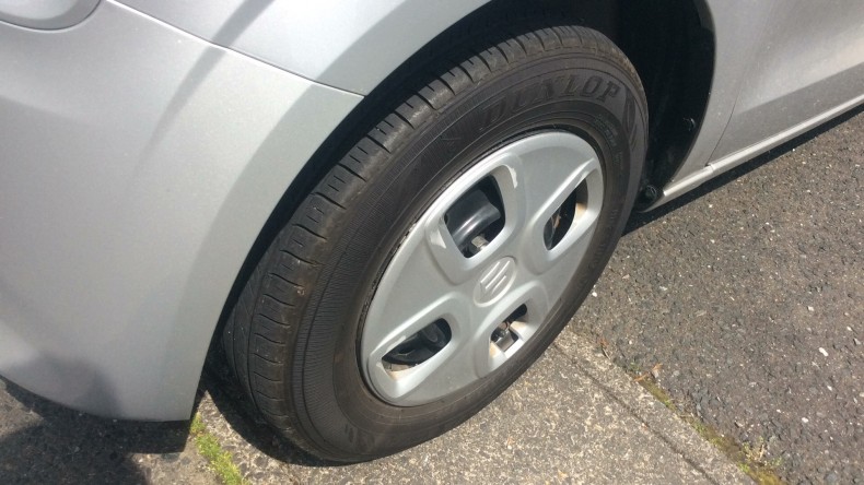 タイヤホイール前