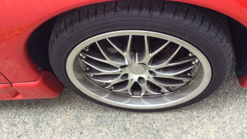 タイヤホイール前