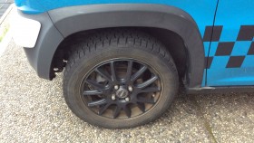 タイヤホイール前