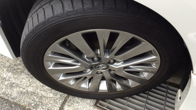 タイヤホイール前