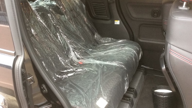 内装後方シート